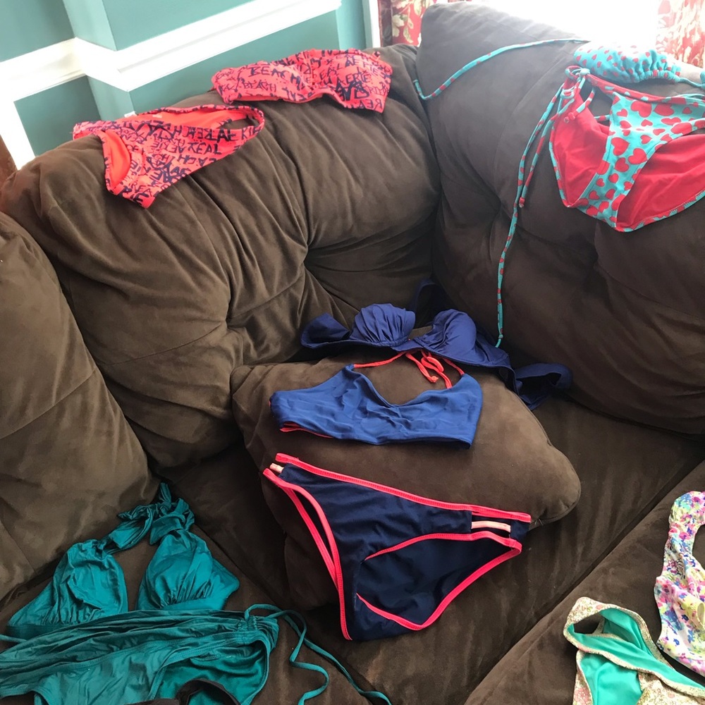 Bathing suits - Picture 3 of 11